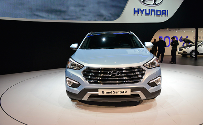 Компания Hyundai обновила кроссовер Grand Santa Fe